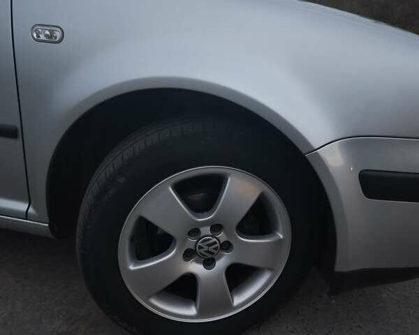 Серый Фольксваген Гольф, объемом двигателя 1.6 л и пробегом 143 тыс. км за 4450 $, фото 16 на Automoto.ua