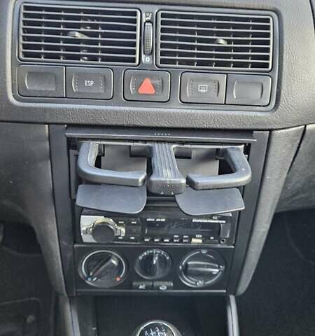 Серый Фольксваген Гольф, объемом двигателя 1.4 л и пробегом 278 тыс. км за 4300 $, фото 4 на Automoto.ua