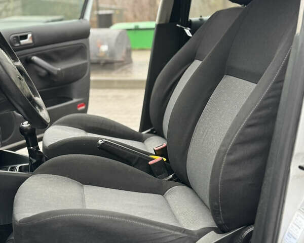 Сірий Фольксваген Гольф, об'ємом двигуна 1.6 л та пробігом 178 тис. км за 4100 $, фото 28 на Automoto.ua