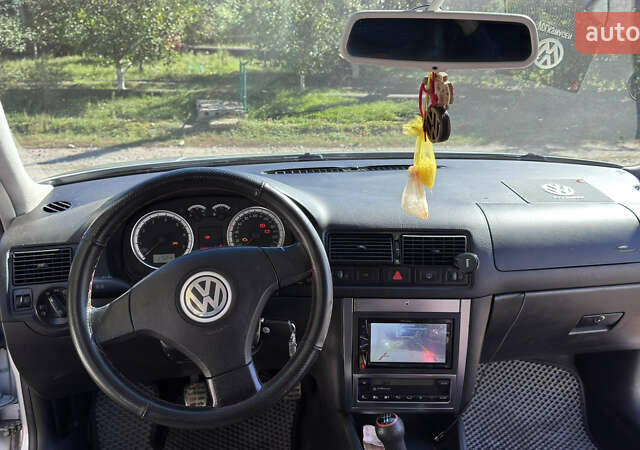 Серый Фольксваген Гольф, объемом двигателя 1.6 л и пробегом 243 тыс. км за 5400 $, фото 5 на Automoto.ua
