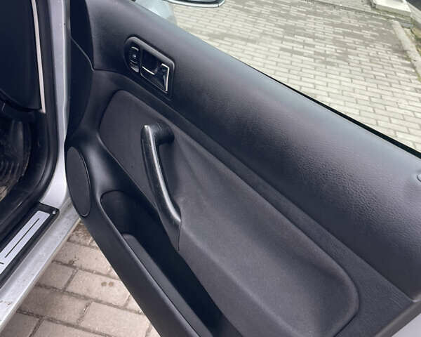 Серый Фольксваген Гольф, объемом двигателя 1.9 л и пробегом 258 тыс. км за 4400 $, фото 11 на Automoto.ua