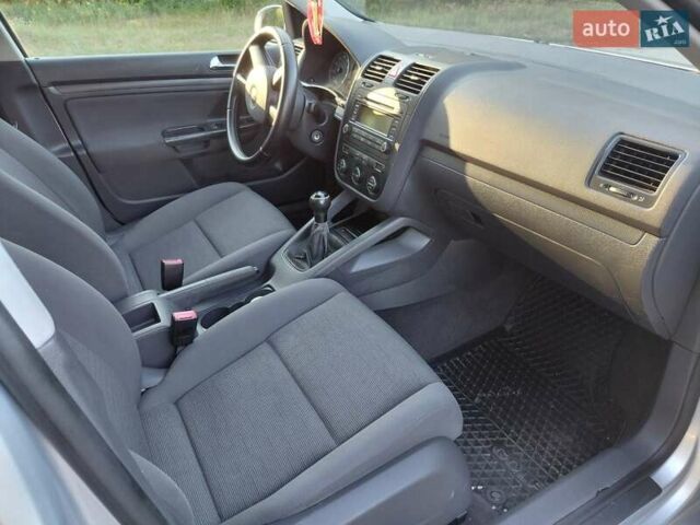 Сірий Фольксваген Гольф, об'ємом двигуна 1.4 л та пробігом 210 тис. км за 5200 $, фото 7 на Automoto.ua