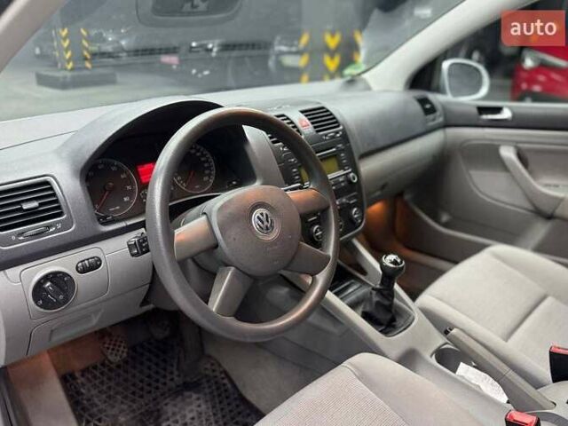 Фольксваген Гольф 2003 в Черновцах на Automoto.ua Серый Фольксваген Гольф, объемом двигателя 1.4 л и пробегом 184 тыс. км за 5300 $, фото 7 на Automoto.ua