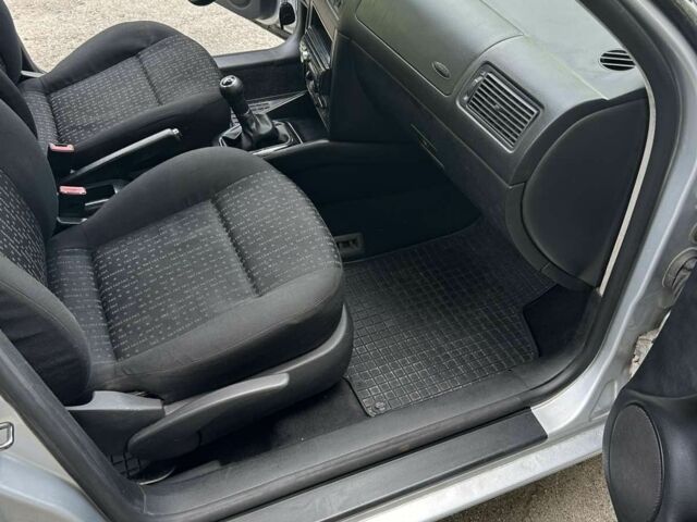 Серый Фольксваген Гольф, объемом двигателя 1.4 л и пробегом 400 тыс. км за 3750 $, фото 5 на Automoto.ua