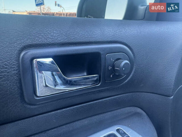 Серый Фольксваген Гольф, объемом двигателя 1.6 л и пробегом 188 тыс. км за 4600 $, фото 17 на Automoto.ua