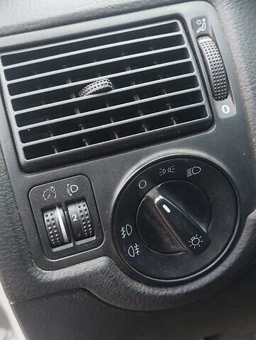 Серый Фольксваген Гольф, объемом двигателя 1.6 л и пробегом 154 тыс. км за 5500 $, фото 14 на Automoto.ua