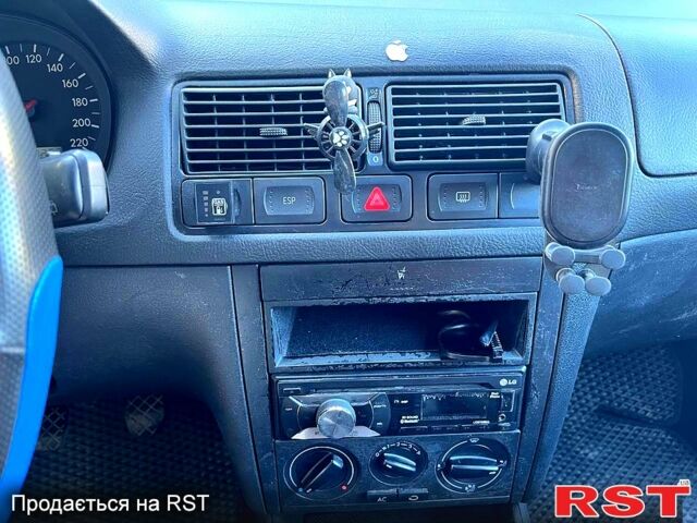 Серый Фольксваген Гольф, объемом двигателя 1.4 л и пробегом 260 тыс. км за 4700 $, фото 7 на Automoto.ua