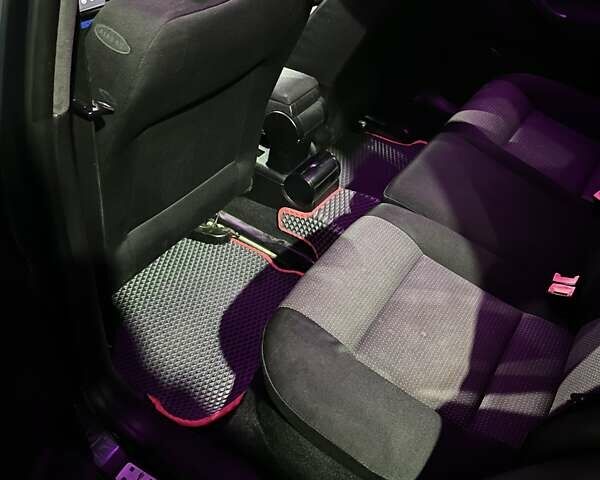 Сірий Фольксваген Гольф, об'ємом двигуна 1.6 л та пробігом 338 тис. км за 3999 $, фото 17 на Automoto.ua