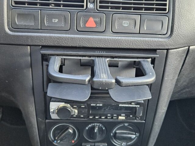 Серый Фольксваген Гольф, объемом двигателя 1.4 л и пробегом 278 тыс. км за 4100 $, фото 8 на Automoto.ua