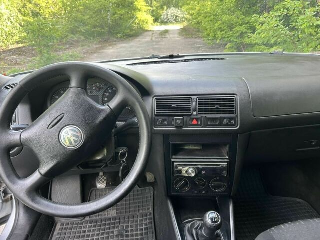 Серый Фольксваген Гольф, объемом двигателя 1.4 л и пробегом 400 тыс. км за 3750 $, фото 11 на Automoto.ua