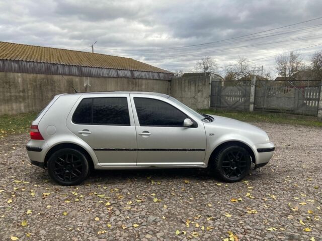 Серый Фольксваген Гольф, объемом двигателя 1.6 л и пробегом 300 тыс. км за 3350 $, фото 2 на Automoto.ua