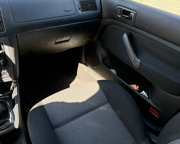 Сірий Фольксваген Гольф, об'ємом двигуна 1.6 л та пробігом 210 тис. км за 4400 $, фото 12 на Automoto.ua