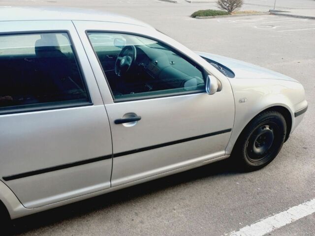 Серый Фольксваген Гольф, объемом двигателя 1.6 л и пробегом 225 тыс. км за 3800 $, фото 7 на Automoto.ua