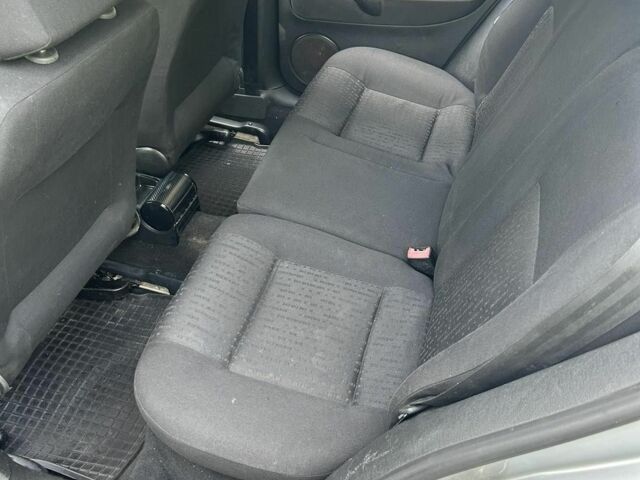 Серый Фольксваген Гольф, объемом двигателя 1.4 л и пробегом 400 тыс. км за 3750 $, фото 19 на Automoto.ua