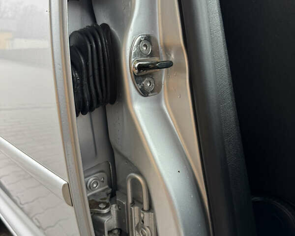 Серый Фольксваген Гольф, объемом двигателя 1.6 л и пробегом 170 тыс. км за 5200 $, фото 25 на Automoto.ua