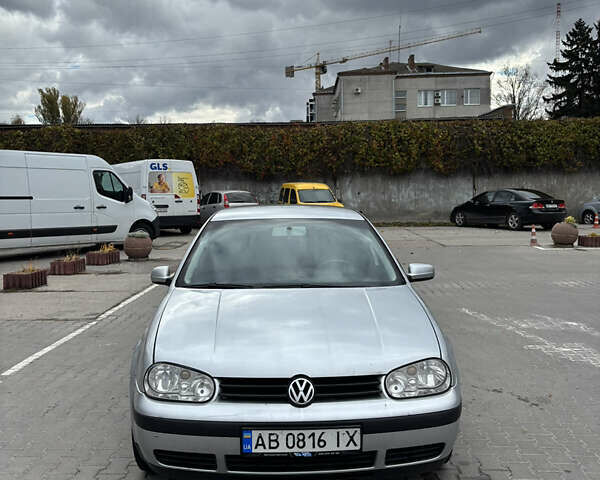 Серый Фольксваген Гольф, объемом двигателя 1.39 л и пробегом 312 тыс. км за 3600 $, фото 2 на Automoto.ua