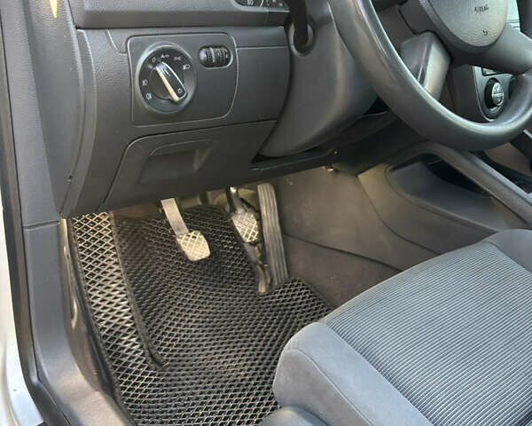 Сірий Фольксваген Гольф, об'ємом двигуна 1.39 л та пробігом 287 тис. км за 4800 $, фото 24 на Automoto.ua