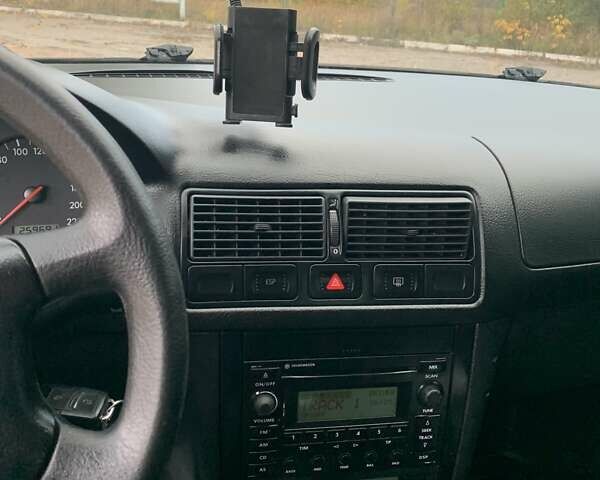 Фольксваген Гольф 2003 в Полтаве на Automoto.ua Серый Фольксваген Гольф, объемом двигателя 1.39 л и пробегом 259 тыс. км за 5100 $, фото 7 на Automoto.ua