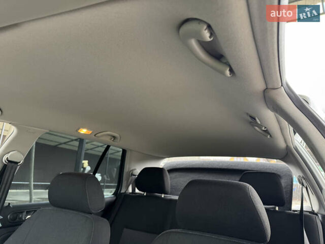 Серый Фольксваген Гольф, объемом двигателя 1.6 л и пробегом 170 тыс. км за 5200 $, фото 13 на Automoto.ua