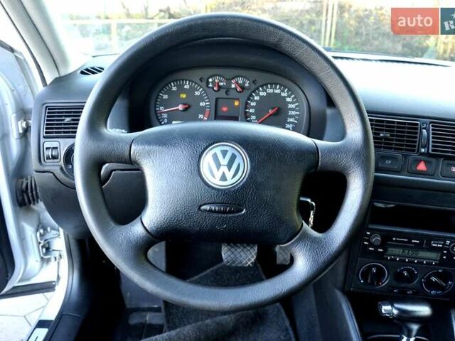 Серый Фольксваген Гольф, объемом двигателя 1.6 л и пробегом 146 тыс. км за 5700 $, фото 31 на Automoto.ua