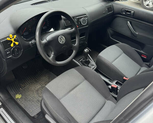 Серый Фольксваген Гольф, объемом двигателя 1.6 л и пробегом 391 тыс. км за 4500 $, фото 12 на Automoto.ua