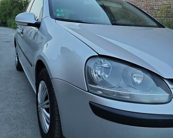 Сірий Фольксваген Гольф, об'ємом двигуна 1.39 л та пробігом 220 тис. км за 3999 $, фото 2 на Automoto.ua