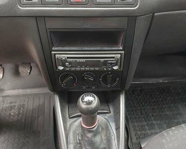 Сірий Фольксваген Гольф, об'ємом двигуна 1.6 л та пробігом 388 тис. км за 3650 $, фото 18 на Automoto.ua