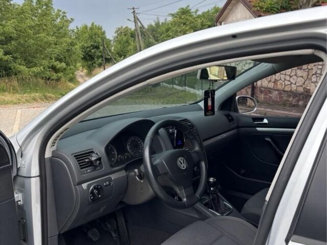 Серый Фольксваген Гольф, объемом двигателя 2 л и пробегом 290 тыс. км за 5200 $, фото 4 на Automoto.ua