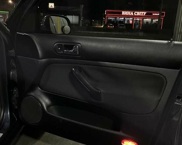 Сірий Фольксваген Гольф, об'ємом двигуна 1.6 л та пробігом 338 тис. км за 3999 $, фото 3 на Automoto.ua