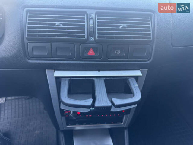 Серый Фольксваген Гольф, объемом двигателя 1.6 л и пробегом 188 тыс. км за 4600 $, фото 20 на Automoto.ua