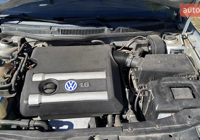 Серый Фольксваген Гольф, объемом двигателя 1.6 л и пробегом 243 тыс. км за 5400 $, фото 8 на Automoto.ua