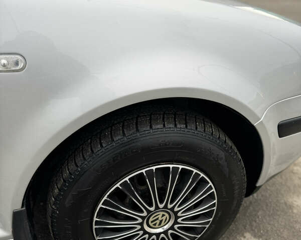 Серый Фольксваген Гольф, объемом двигателя 1.6 л и пробегом 280 тыс. км за 3799 $, фото 12 на Automoto.ua