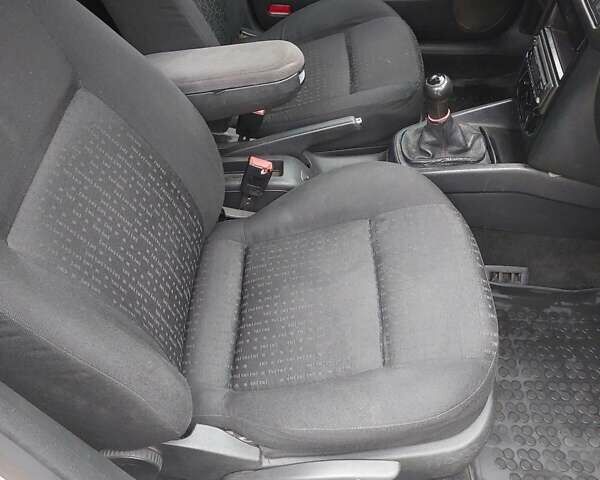 Сірий Фольксваген Гольф, об'ємом двигуна 1.6 л та пробігом 388 тис. км за 3650 $, фото 48 на Automoto.ua