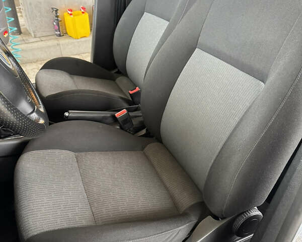 Серый Фольксваген Гольф, объемом двигателя 1.6 л и пробегом 170 тыс. км за 5200 $, фото 14 на Automoto.ua