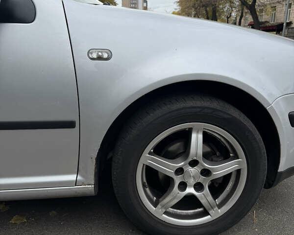 Серый Фольксваген Гольф, объемом двигателя 1.6 л и пробегом 391 тыс. км за 4500 $, фото 8 на Automoto.ua