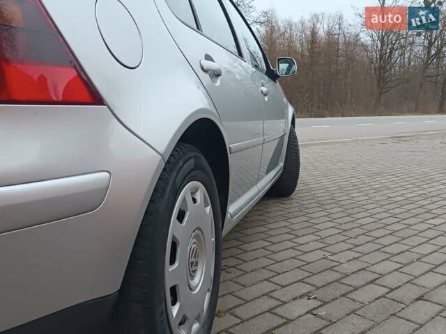 Серый Фольксваген Гольф, объемом двигателя 1.6 л и пробегом 226 тыс. км за 5250 $, фото 9 на Automoto.ua