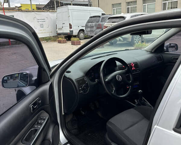 Серый Фольксваген Гольф, объемом двигателя 1.39 л и пробегом 312 тыс. км за 3600 $, фото 6 на Automoto.ua