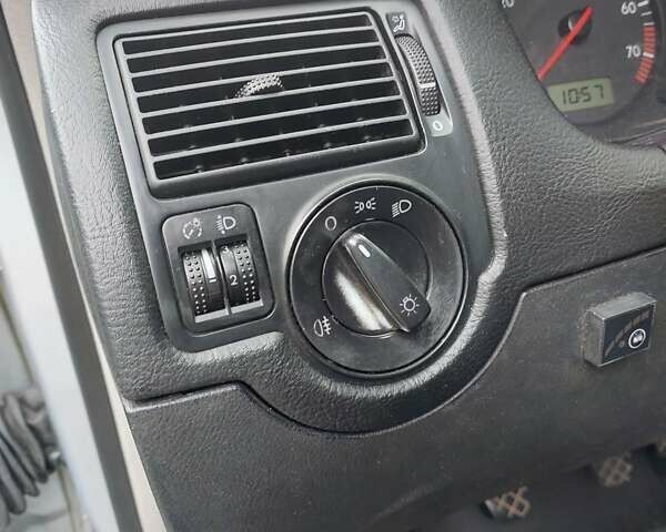 Сірий Фольксваген Гольф, об'ємом двигуна 1.6 л та пробігом 388 тис. км за 3650 $, фото 30 на Automoto.ua