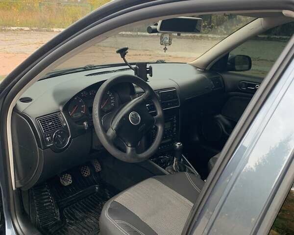 Фольксваген Гольф 2003 в Полтаве на Automoto.ua Серый Фольксваген Гольф, объемом двигателя 1.39 л и пробегом 259 тыс. км за 5100 $, фото 12 на Automoto.ua