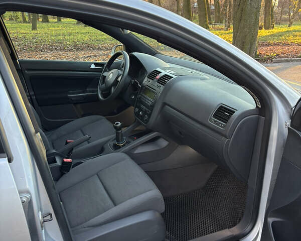 Сірий Фольксваген Гольф, об'ємом двигуна 1.39 л та пробігом 287 тис. км за 4800 $, фото 34 на Automoto.ua