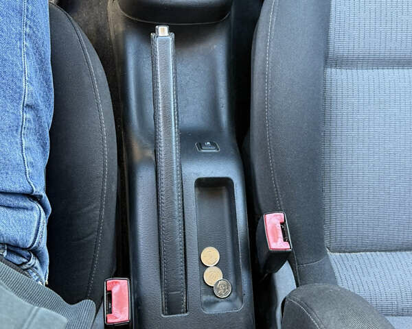 Сірий Фольксваген Гольф, об'ємом двигуна 1.6 л та пробігом 210 тис. км за 4400 $, фото 15 на Automoto.ua