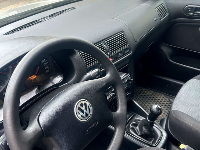 Серый Фольксваген Гольф, объемом двигателя 1.6 л и пробегом 210 тыс. км за 5600 $, фото 1 на Automoto.ua