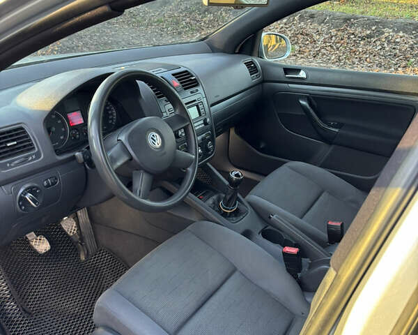 Сірий Фольксваген Гольф, об'ємом двигуна 1.39 л та пробігом 287 тис. км за 4800 $, фото 23 на Automoto.ua