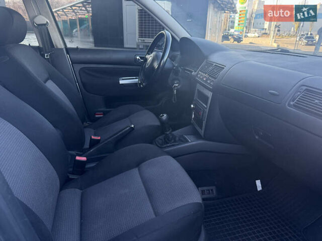 Серый Фольксваген Гольф, объемом двигателя 1.6 л и пробегом 188 тыс. км за 4600 $, фото 22 на Automoto.ua