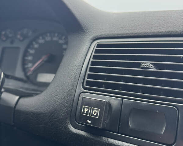 Серый Фольксваген Гольф, объемом двигателя 1.6 л и пробегом 280 тыс. км за 3799 $, фото 24 на Automoto.ua