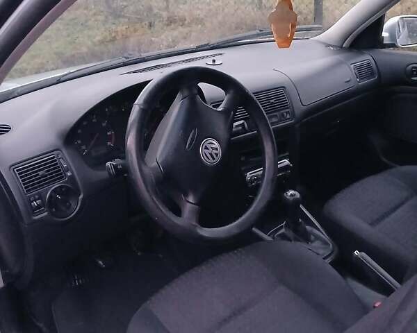 Серый Фольксваген Гольф, объемом двигателя 1.6 л и пробегом 111 тыс. км за 3800 $, фото 8 на Automoto.ua