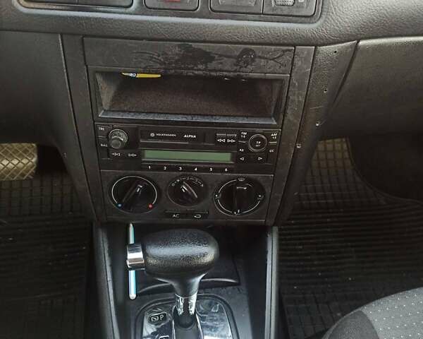 Серый Фольксваген Гольф, объемом двигателя 1.6 л и пробегом 219 тыс. км за 5200 $, фото 10 на Automoto.ua