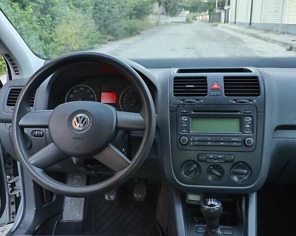 Сірий Фольксваген Гольф, об'ємом двигуна 1.39 л та пробігом 220 тис. км за 3999 $, фото 8 на Automoto.ua