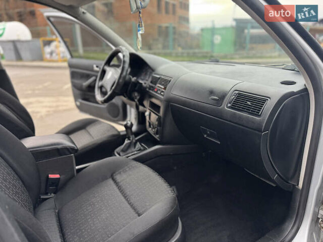 Серый Фольксваген Гольф, объемом двигателя 1.6 л и пробегом 280 тыс. км за 3799 $, фото 13 на Automoto.ua