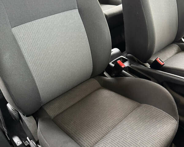 Серый Фольксваген Гольф, объемом двигателя 1.6 л и пробегом 170 тыс. км за 5200 $, фото 17 на Automoto.ua